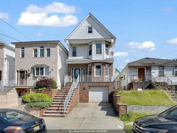 121 W 44th St, Bayonne, NJ 07002