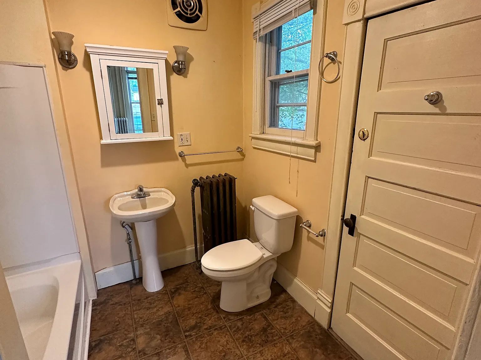 3 bed, $1,125 — Photo 4