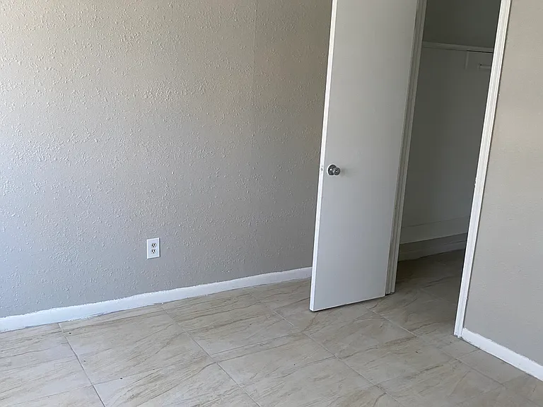 3413 Lantern Ln — Photo 23