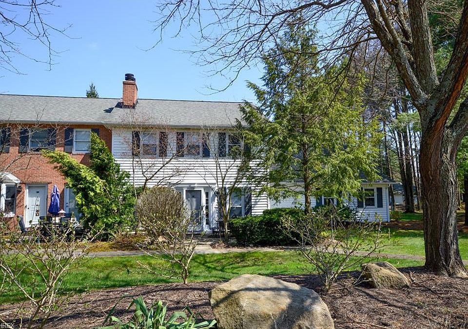 1st image of 107 Burlington Oval Dr