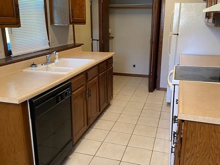 5165 Cheney Dr — Photo 4