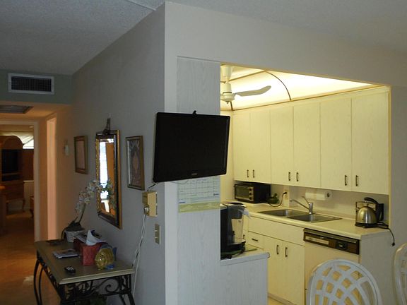 4th image of 3026 Exeter B