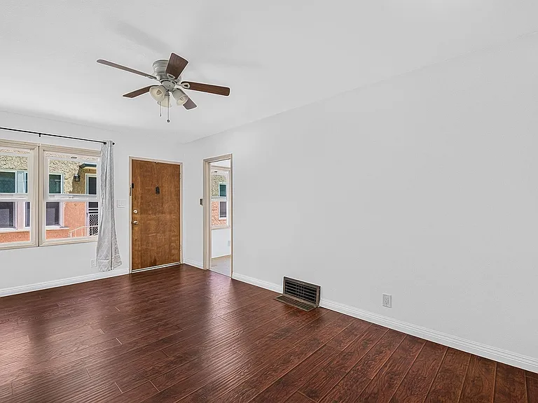 3312 E 2nd Street — Photo 8