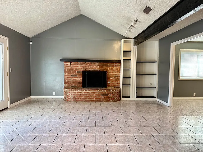 2515 Emerson Dr — Photo 6