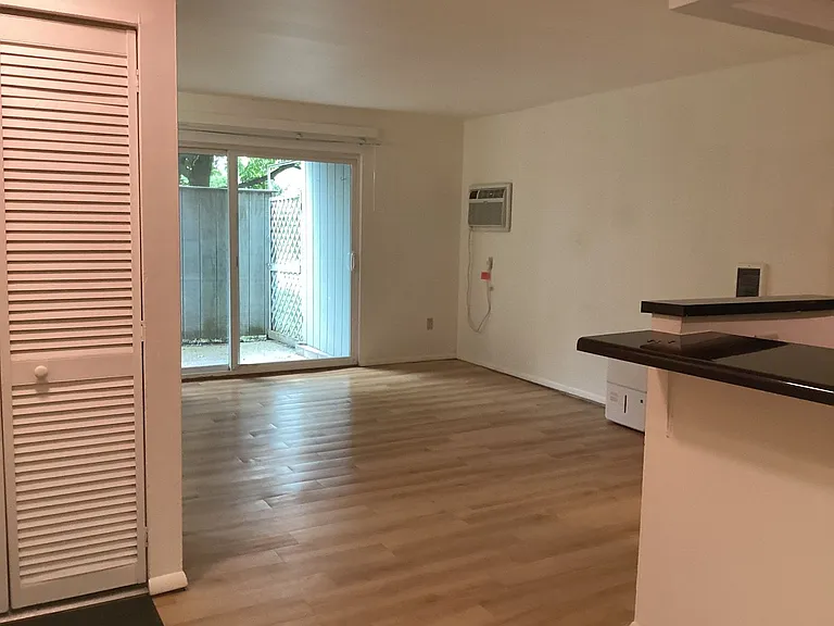 University Park Apartments near Cornell University — Photo 241