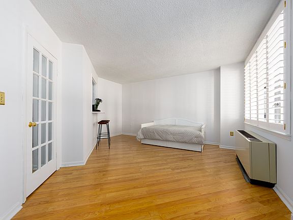 3rd image of 176 W 86th St APT 2B