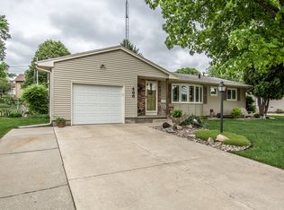 466 Devonshire Dr, Waterloo, IA 50701