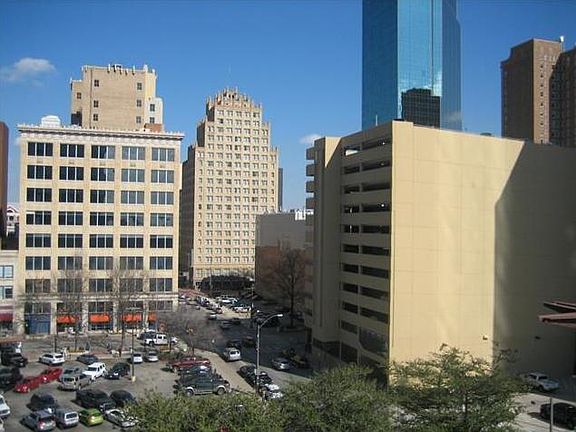 2nd image of 500 Throckmorton St APT 607