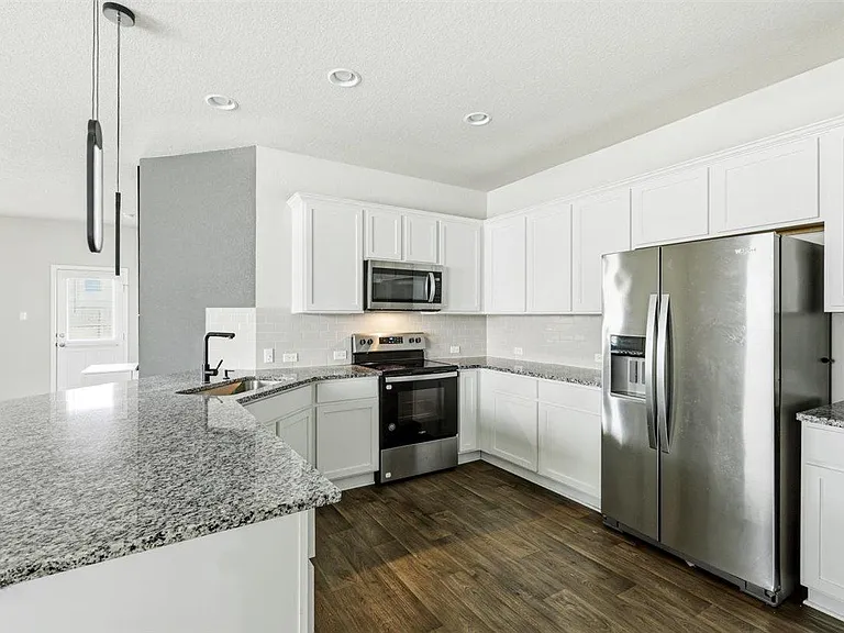 106 Lullaby Dr — Photo 10