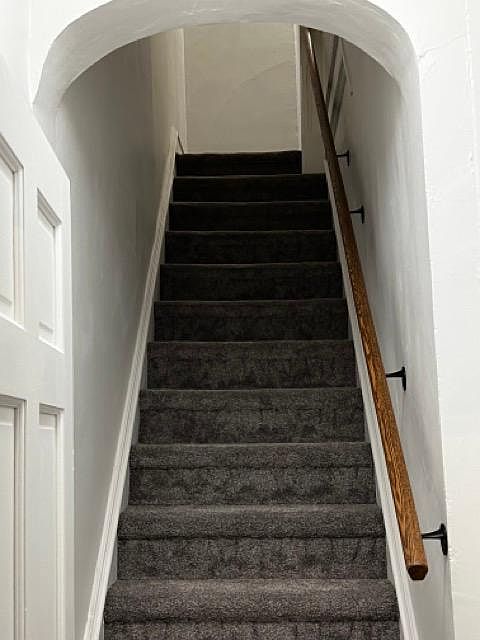 Private Entrance, arched stairway