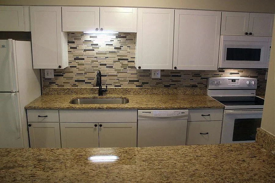 2 bed, 1011 sqft, $1,975 — Photo 2