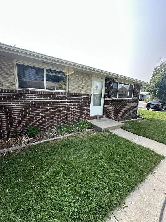 835 Franklin Ave — Photo 2