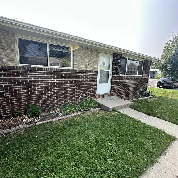 835 Franklin Ave — Photo 2