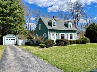 16 Cedar St, Sturbridge, MA 01566