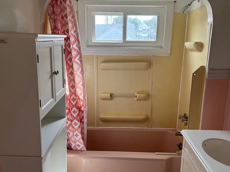 111 W Grove St — Photo 4
