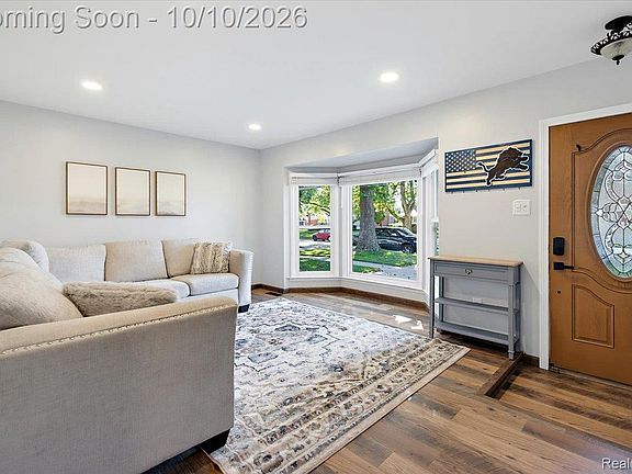 4th image of 28752 Milton Ave