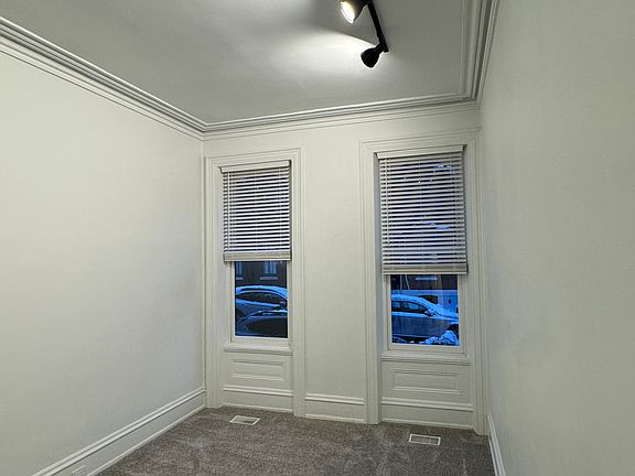 3rd image of 2207 Mount Vernon St #1