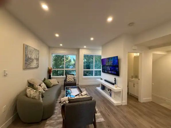 3 bedroom rental in Surrey — photo 5