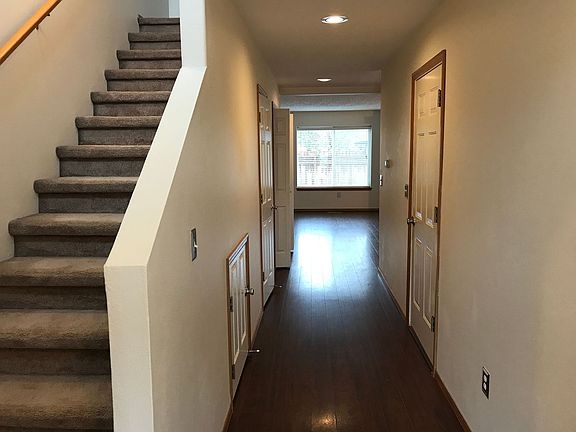 2nd image of 1310 Parkside Ln #1
