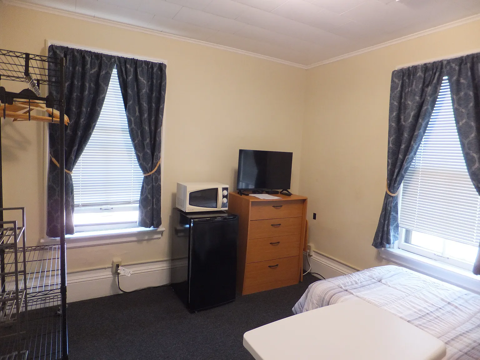 6 bed, 2250 sqft, $750 — Photo 3