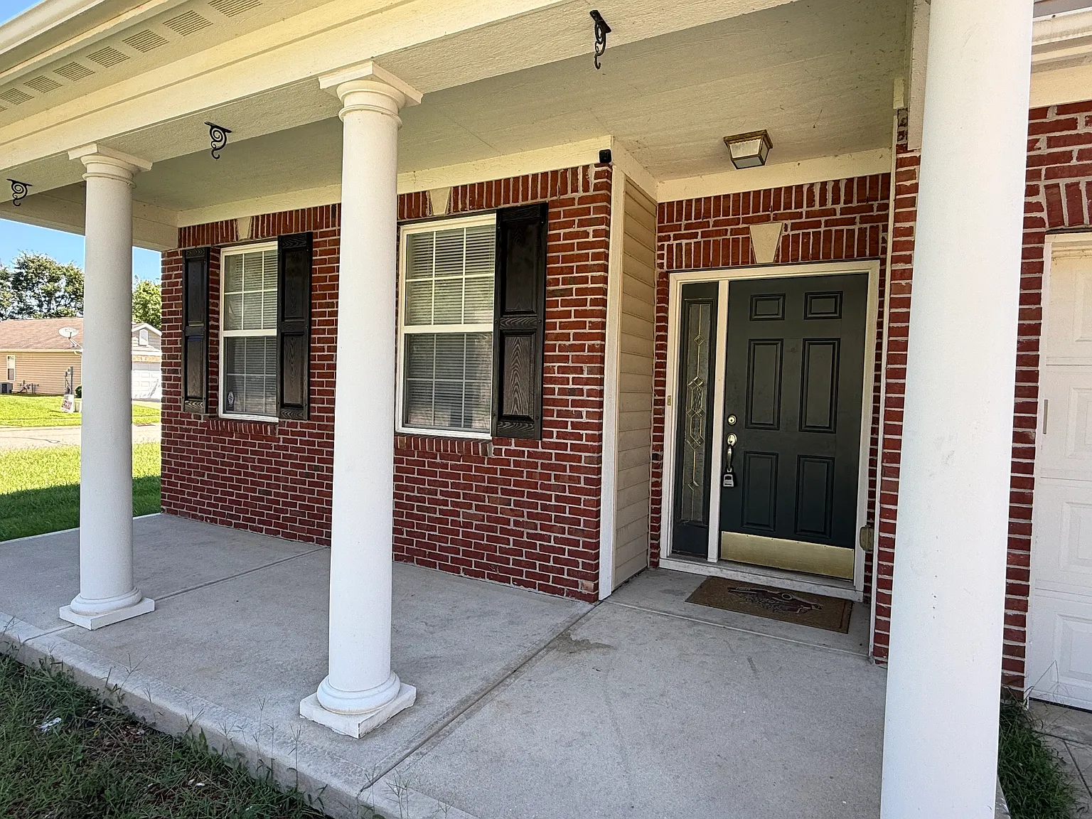 5 bed, 3030 sqft, $2,500 — Photo 3