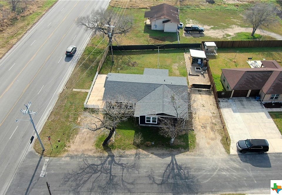 400 S Storts St, Poth, TX 78147 Zillow