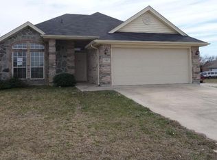 500 Brookside Ct, Burleson, TX 76028
