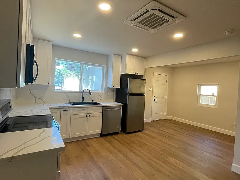 7606 Twin Oaks Ave — Photo 4