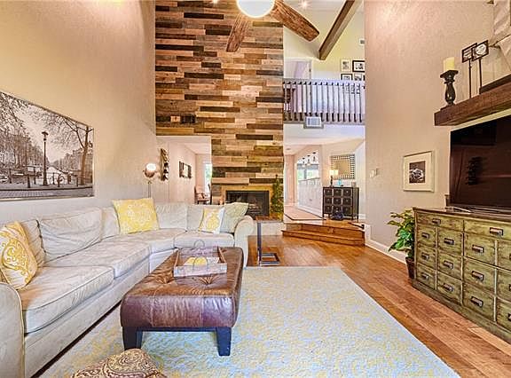 4th image of 1415 Caroline Pl