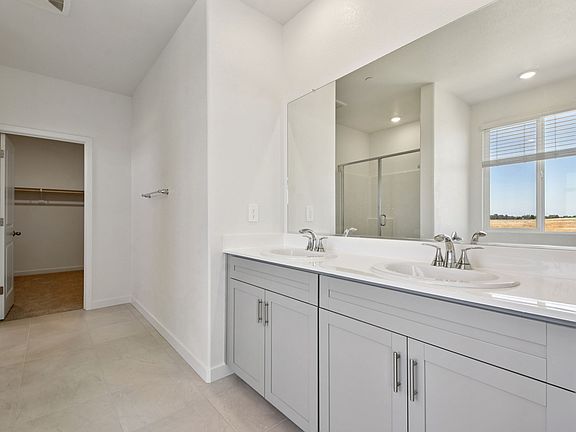 NCA_Rushmore_4521_Bathroom_1485_McIntyreSt_3.jpg
