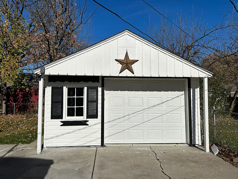 21663 Newcastle Rd — Photo 9