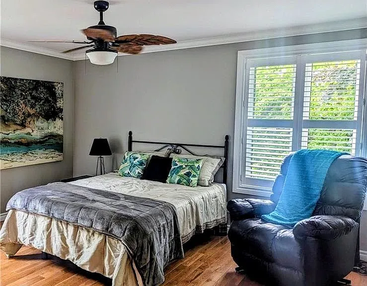 184 Dundas St E #UPPER LEVEL ONLY — Photo 7