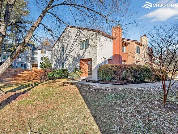 Spacious End-Unit Townhome