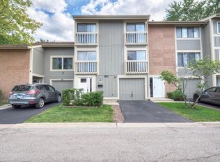 813 Shawnee Trl, Roselle, IL 60172