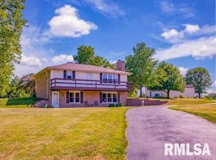 11945 S 14th St, Pekin, IL 61554