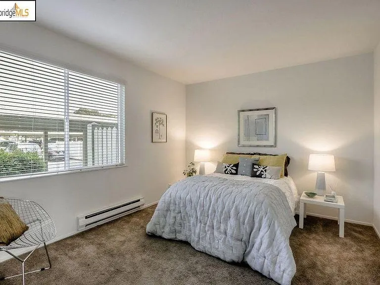 185 Lakeshore Ct — Photo 11