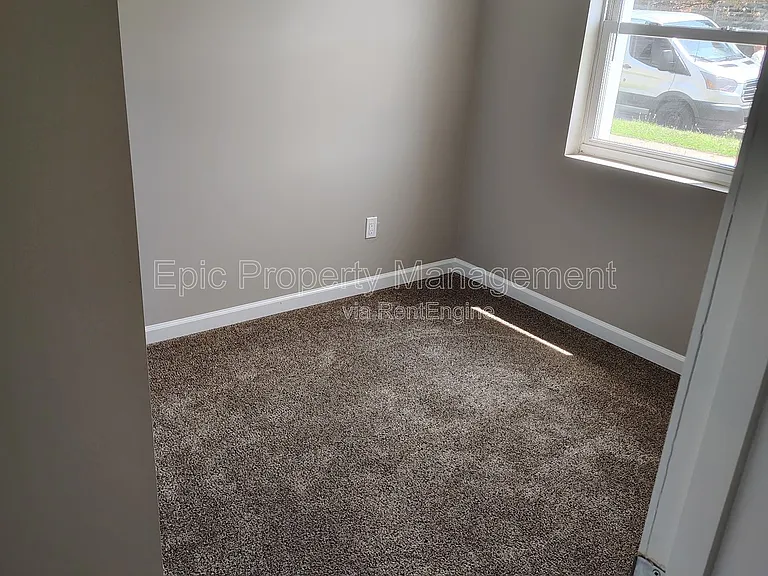 6739 Ford Ave — Photo 6