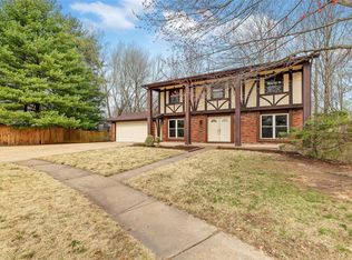 15437 Pickett Ct, Chesterfield, MO 63017