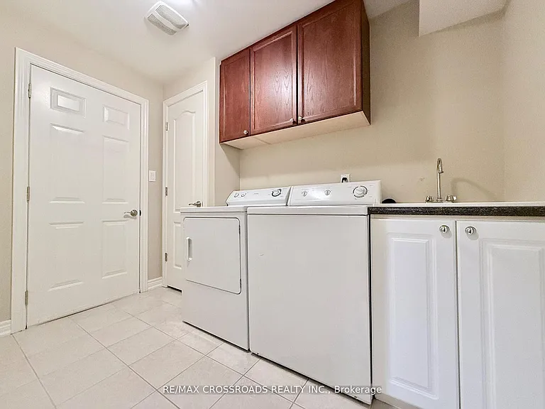 158 Gail Parks Cres — Photo 25