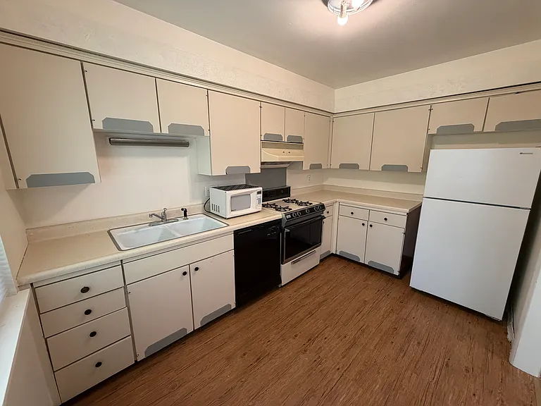7909 Grandview St — Photo 16
