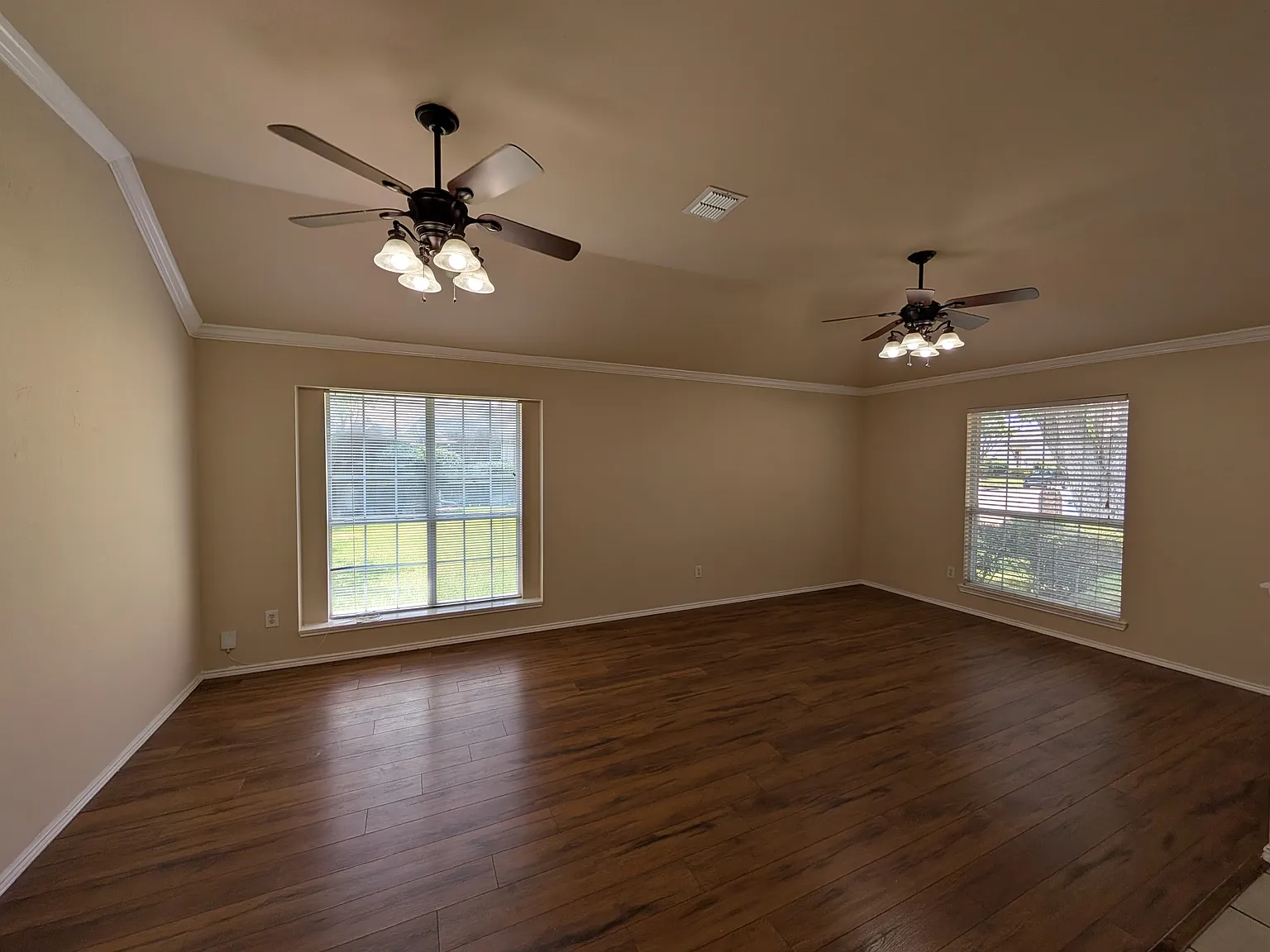 3 bed, 1785 sqft, $2,395 — Photo 2