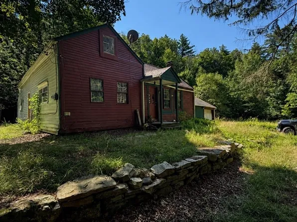 62 E Chestnut Hill Rd, Montague, MA 01351