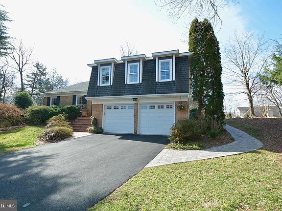 3rd image of 5095 Queens Wood Dr