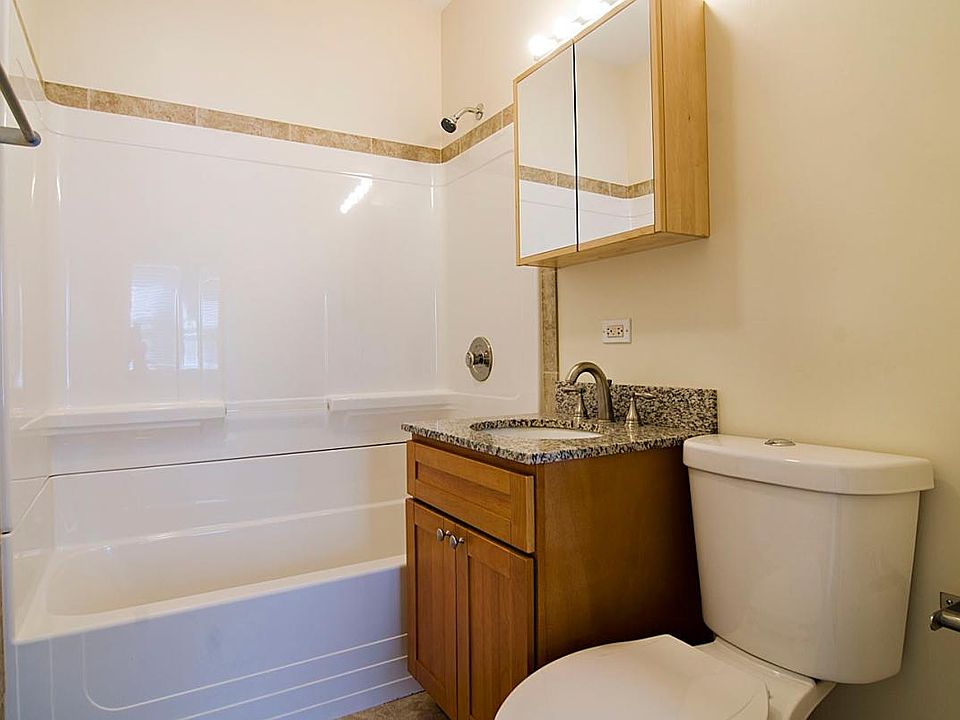1st image of 2039 N Wolcott Ave APT 2F