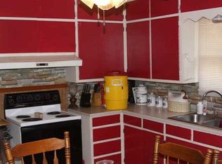 611 E 5th St, Cameron, TX 76520