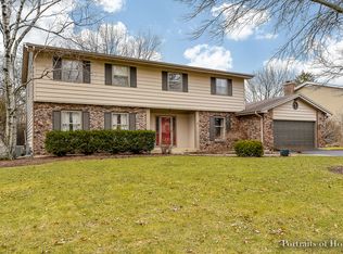 6S523 Millcreek Ln, Naperville, IL 60540