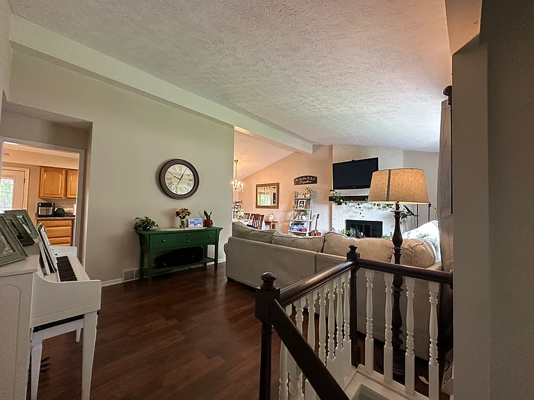 12811 Nicholas St — Photo 3