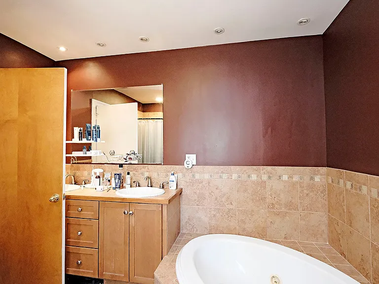 2614 Jefferson Park Ave — Photo 17
