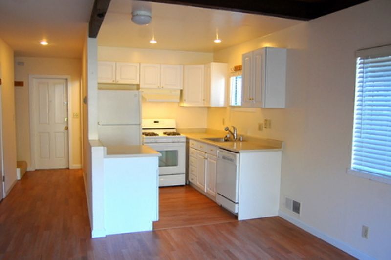 1st image of 1212A Sir Francis Drake Blvd