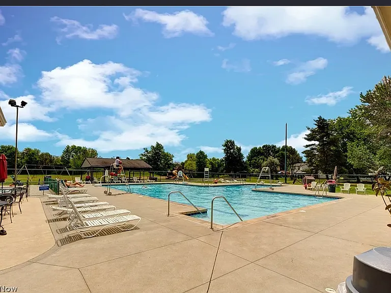 8782 Pinewood Ct — Photo 2